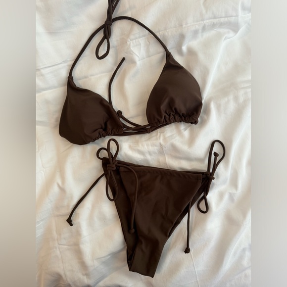brown string bikini - Picture 4 of 6